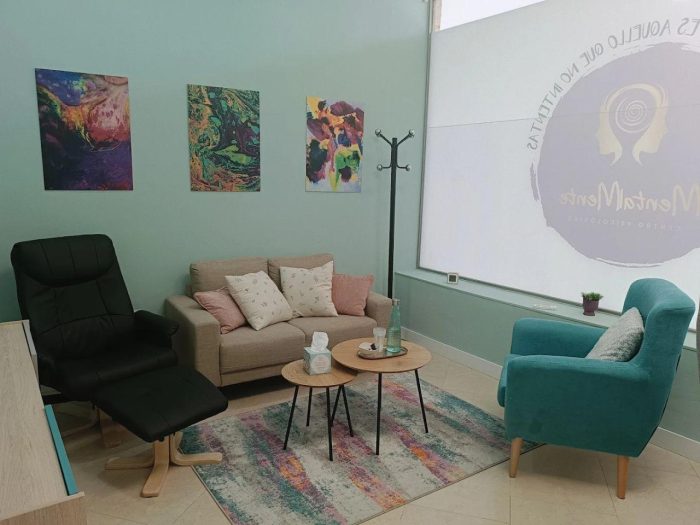 mentalmente-sala-consulta Sala de terapia de MentalMente en Carbajosa de la Sagrada, Salamanca