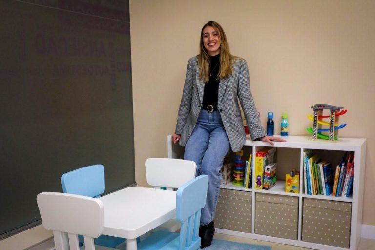 Miranda Sánchez en la sala infantil de MentalMente